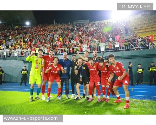 中国足球球星魅力揭秘:球迷眼中的偶像与实力背后故事 中国足球球星魅力揭秘:球迷眼中的偶像与实力背后故事